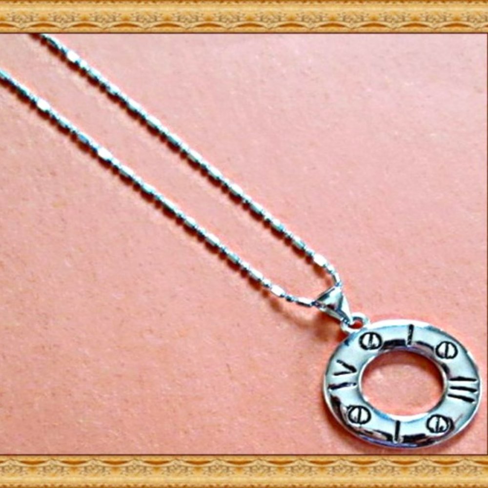 18KRP Roman Numeral Design Necklace Unisex
